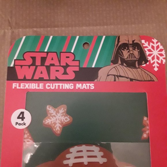 Star Wars Flexible Cutting Mats 4-Pack Holiday Yoda Design 8 x 11 in - Picture 3 of 4